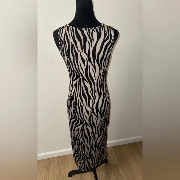 Elegant Zebra Pattern Midi Dress - Picture 3 of 8